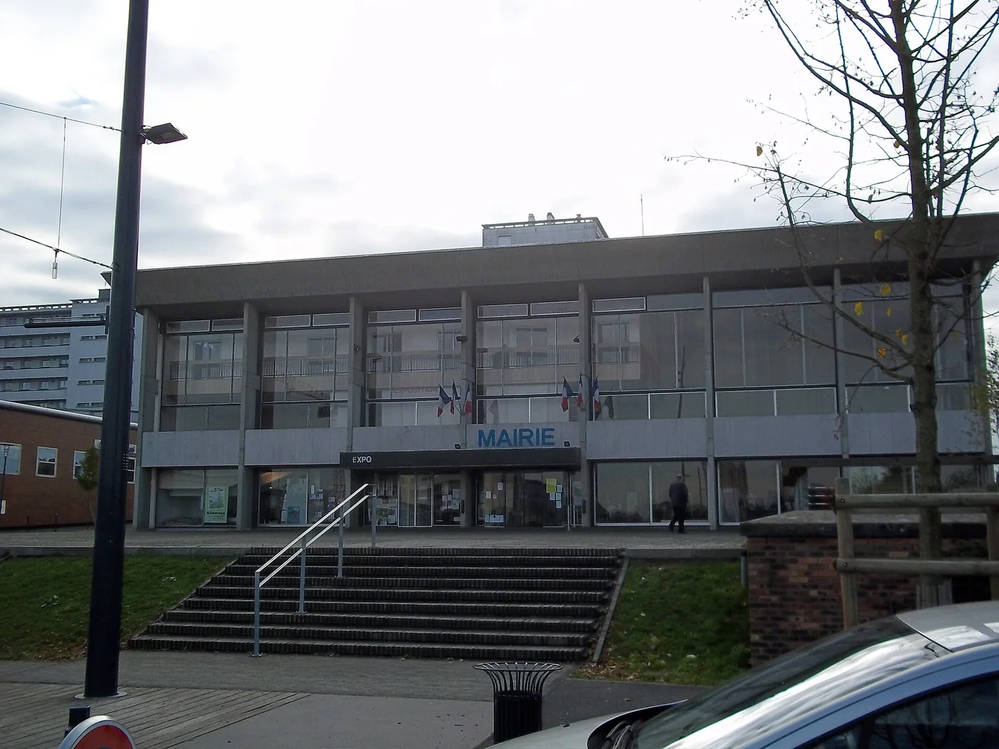 La mairie d’Allonnes dans la Sarthe