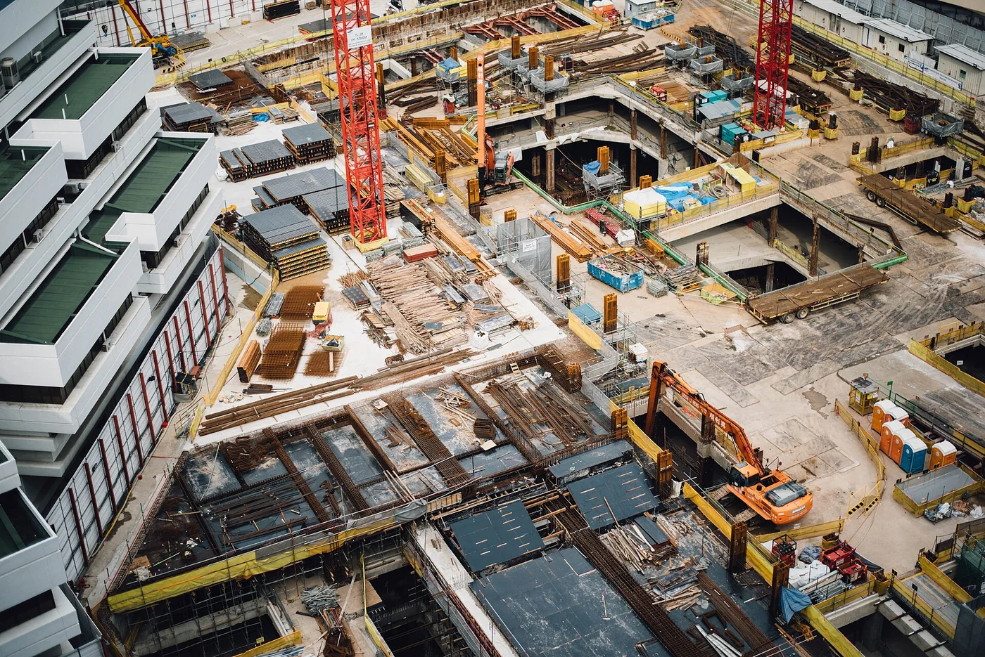 Un chantier de construction vu depuis les étages
